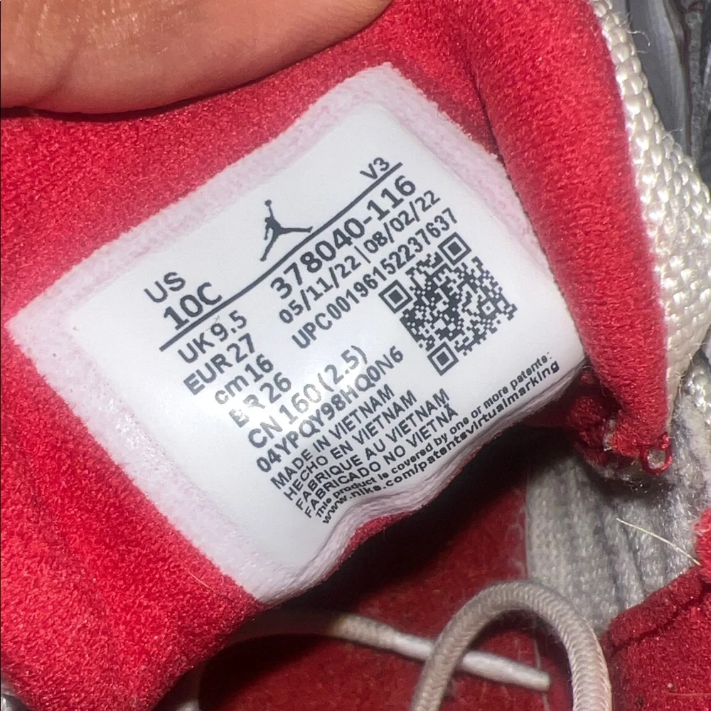 Kids Air Jordan Retro 11 Cherry Sneakers size 10C - Picture 5 of 7